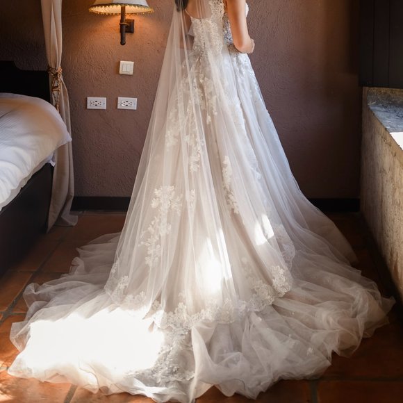 Wedding gown-Essence of Australia D2848 - Picture 10 of 10